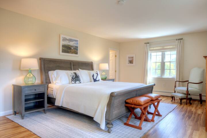 Secluded Oasis w/ Heated Pool – 10 mins to Newport gallery image 4