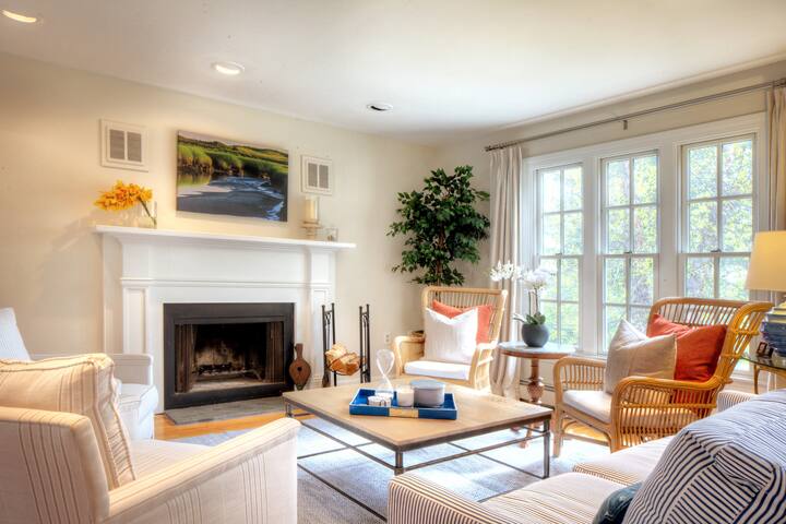 Secluded Oasis w/ Heated Pool – 10 mins to Newport gallery image 2