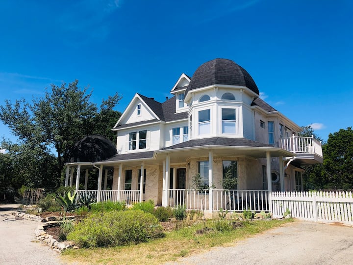 The Foothills House, 1.5 acres, pool and sauna Houses for Rent in