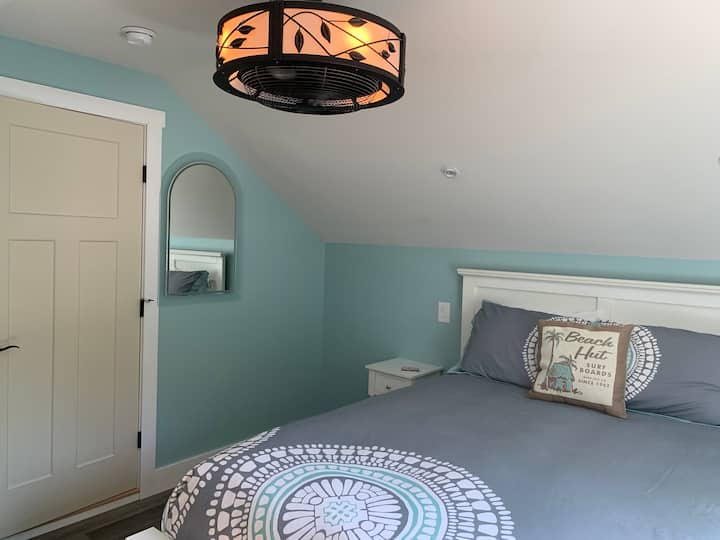 Dhoma e gjumit nr. 4 me ventilator tavani dhe dritë