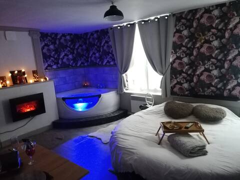 Downtown. Balnéo. Round bed. BBQ corner.