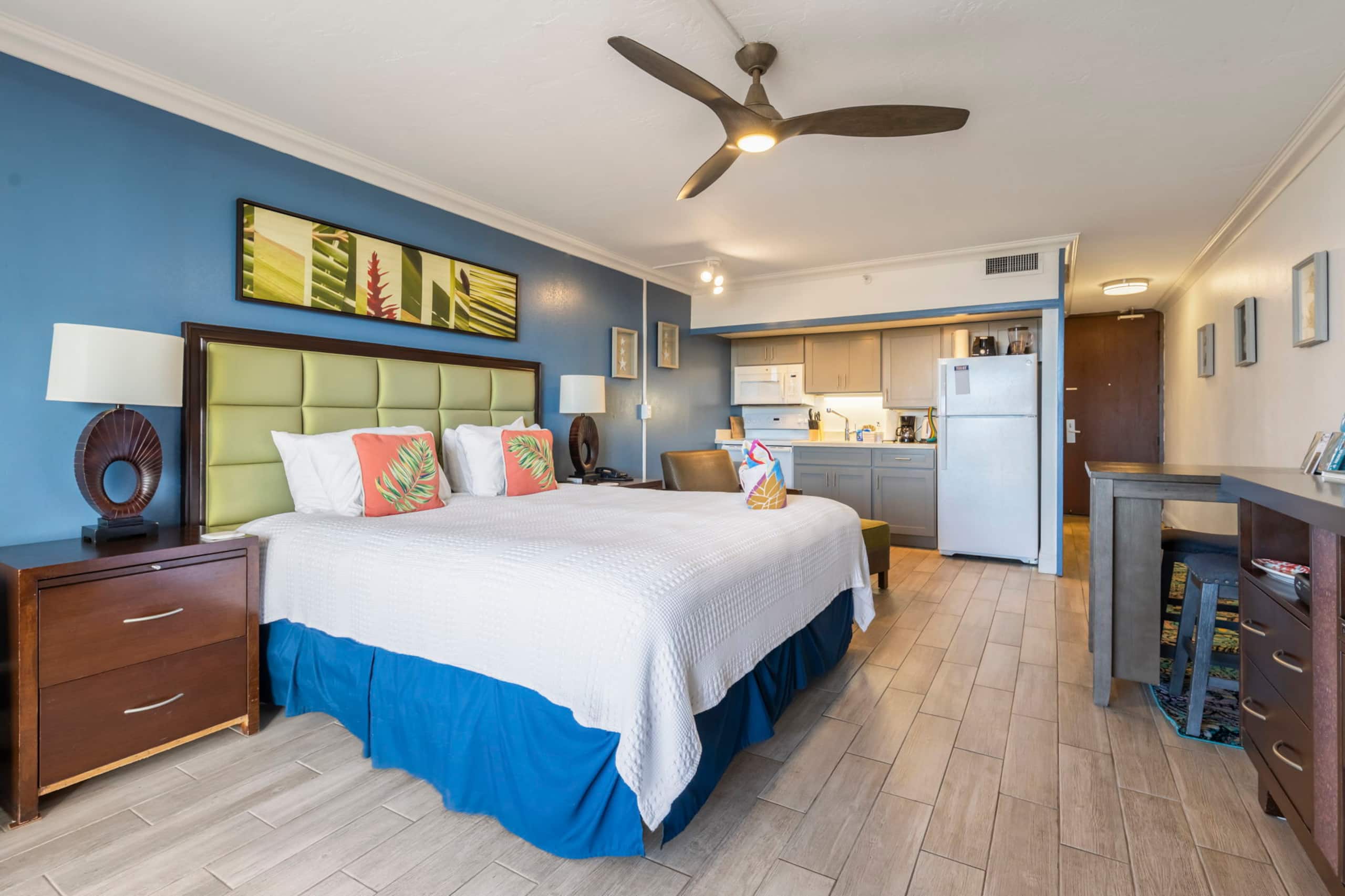 Condo in Lahaina · ★4.92 · Studio · 1 bath - Image 15