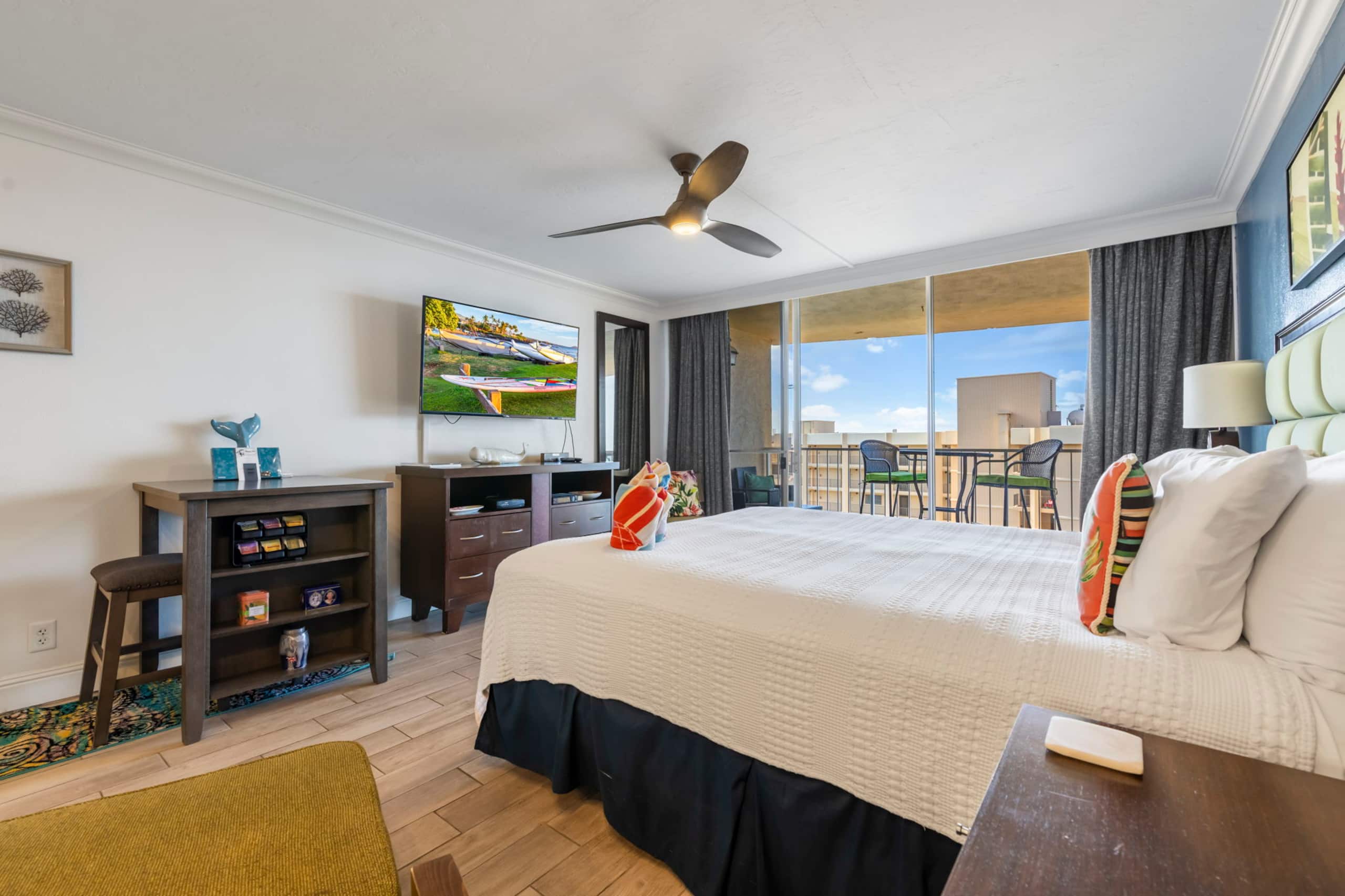 Condo in Lahaina · ★4.92 · Studio · 1 bath - Image 17