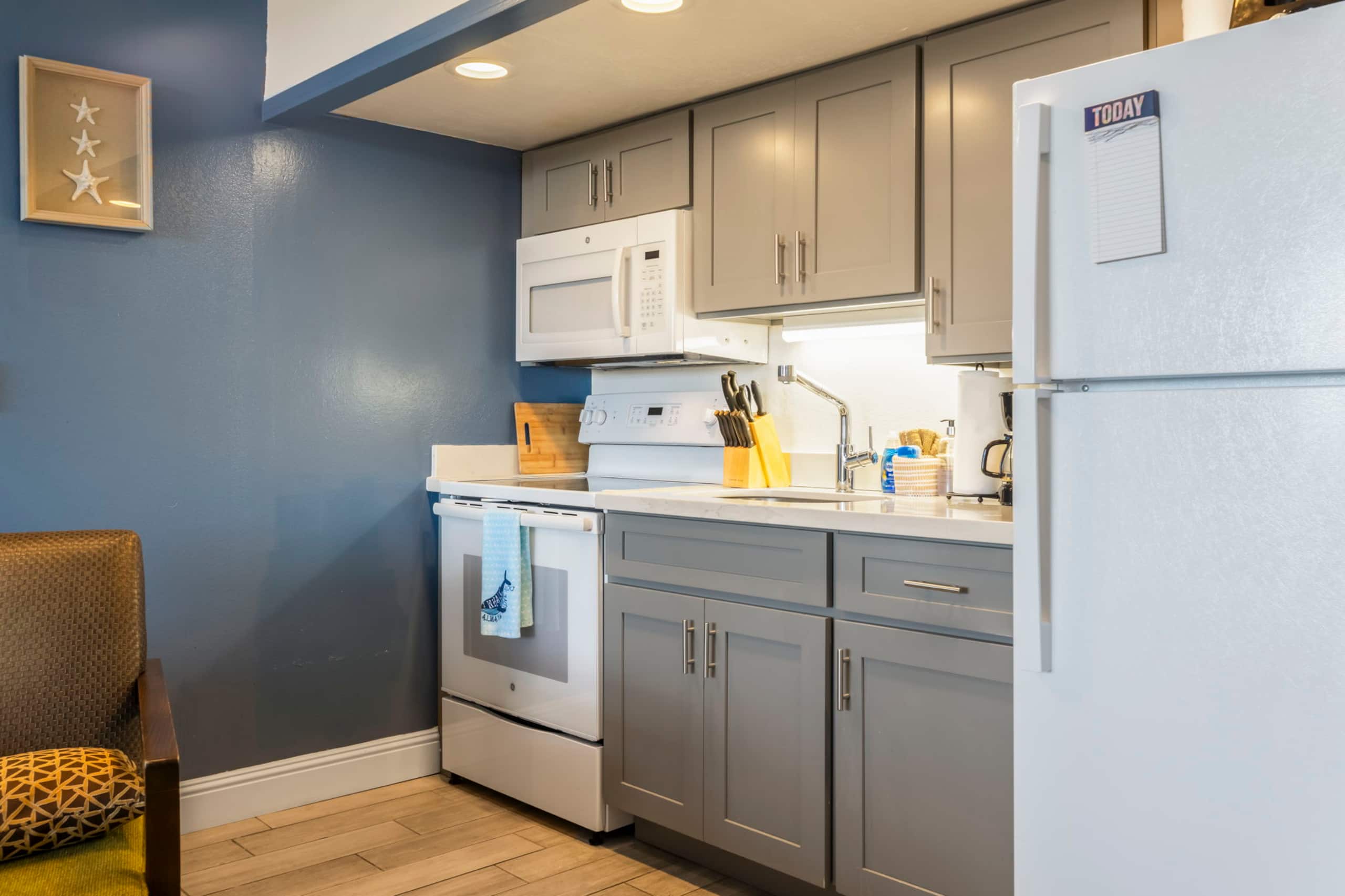Condo in Lahaina · ★4.92 · Studio · 1 bath - Image 22