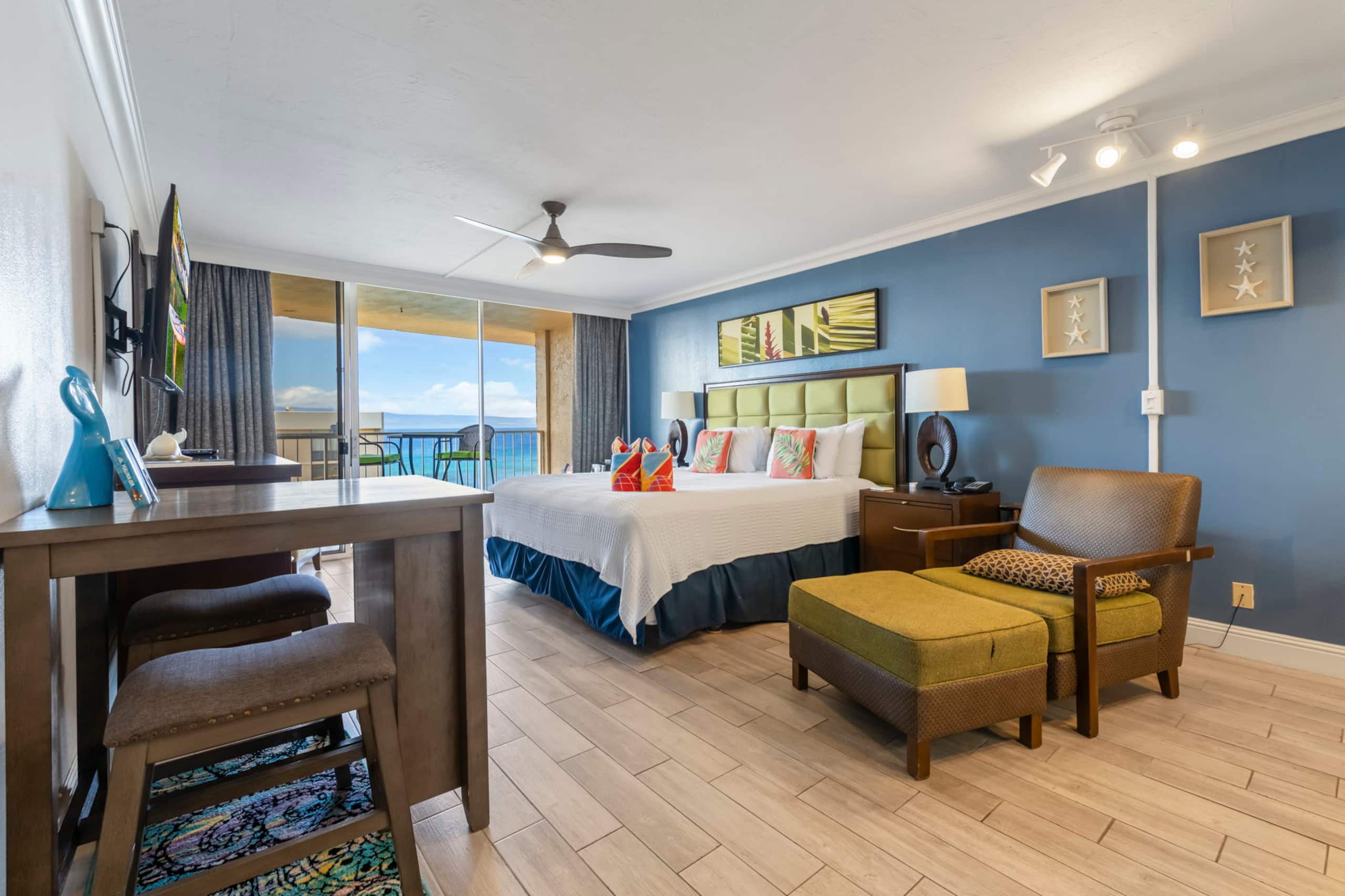 Condo in Lahaina · ★4.92 · Studio · 1 bath - Image 1