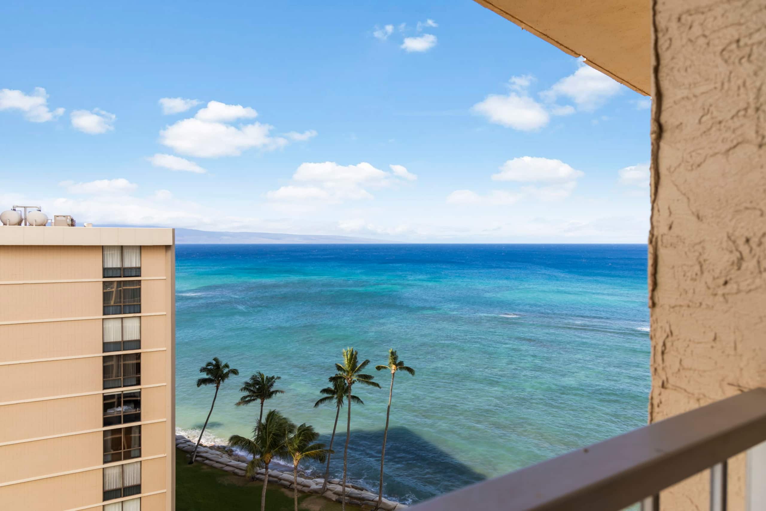 Condo in Lahaina · ★4.92 · Studio · 1 bath - Image 3
