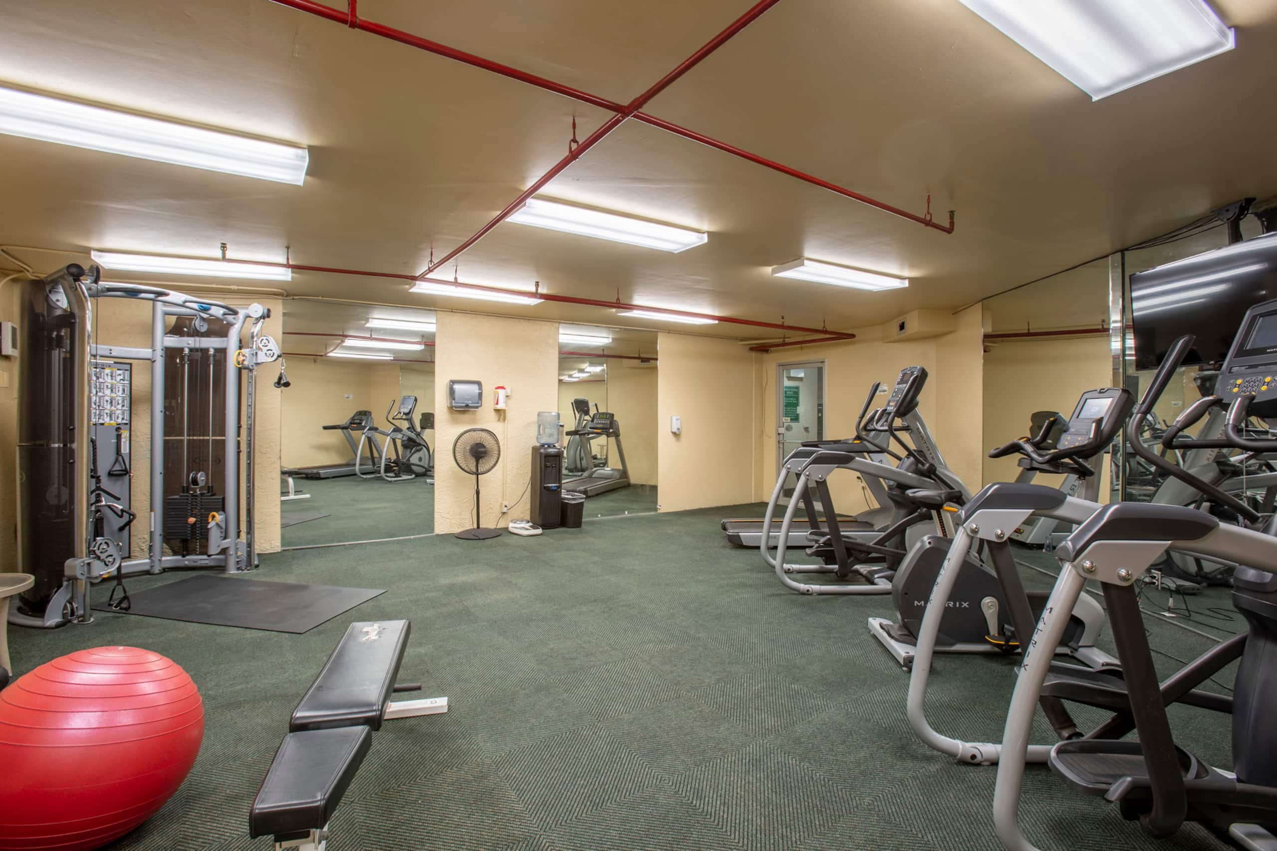 Condo in Lahaina · ★4.92 · Studio · 1 bath - Image 37