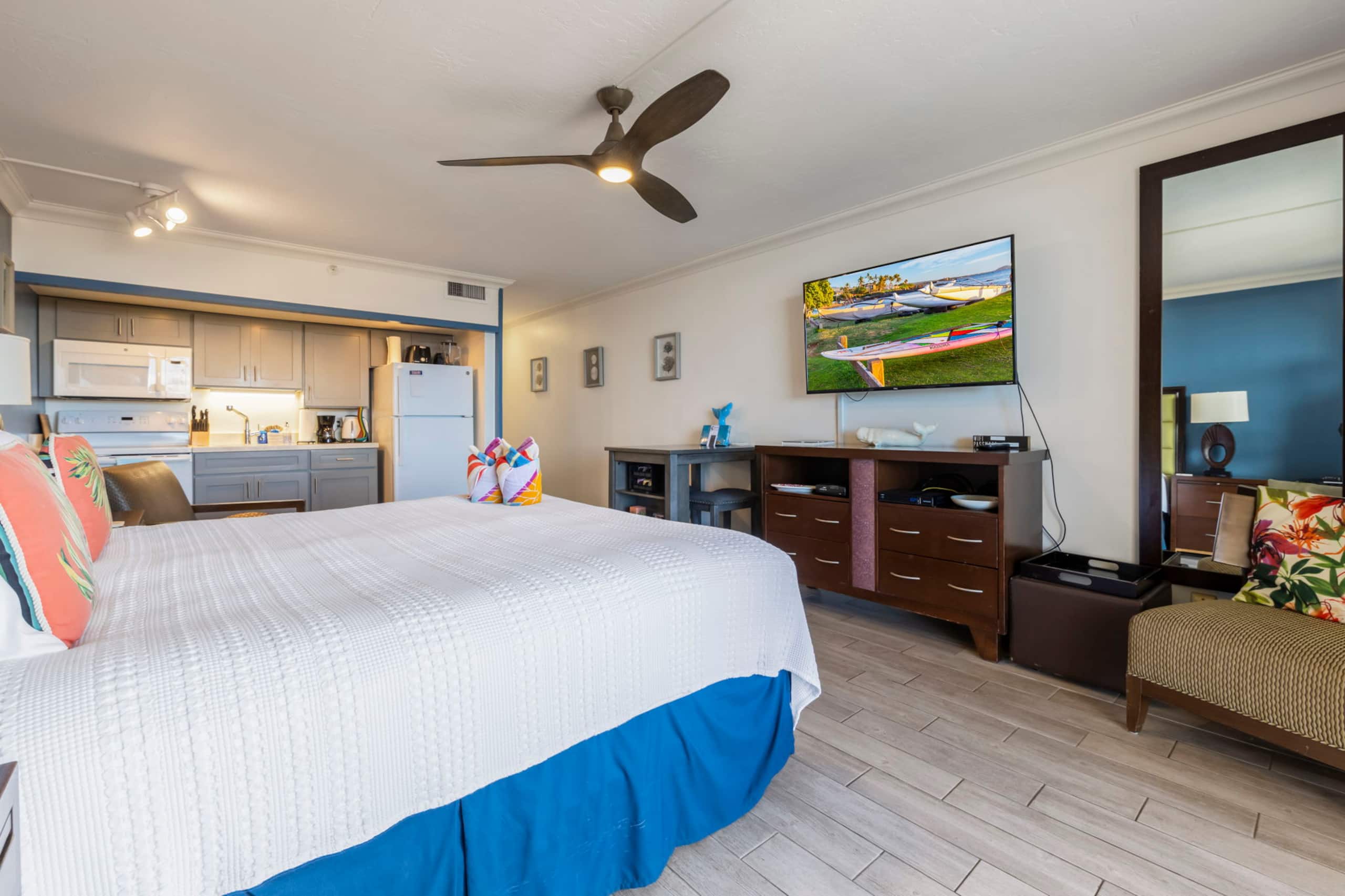 Condo in Lahaina · ★4.92 · Studio · 1 bath - Image 16