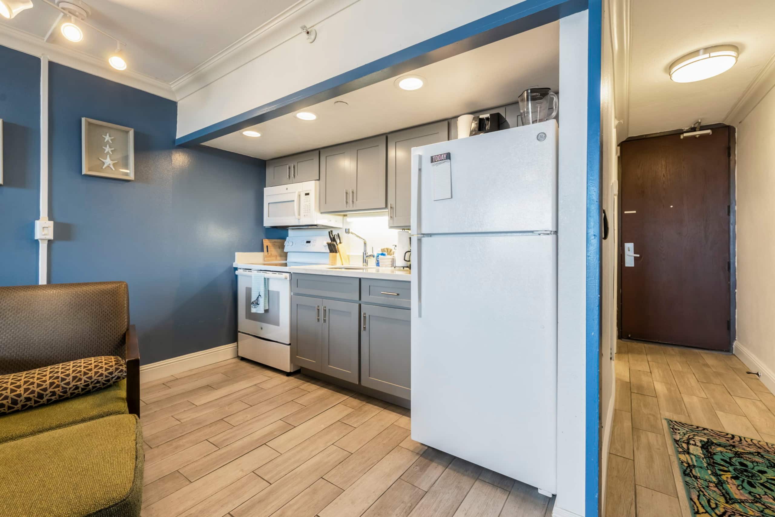 Condo in Lahaina · ★4.92 · Studio · 1 bath - Image 21