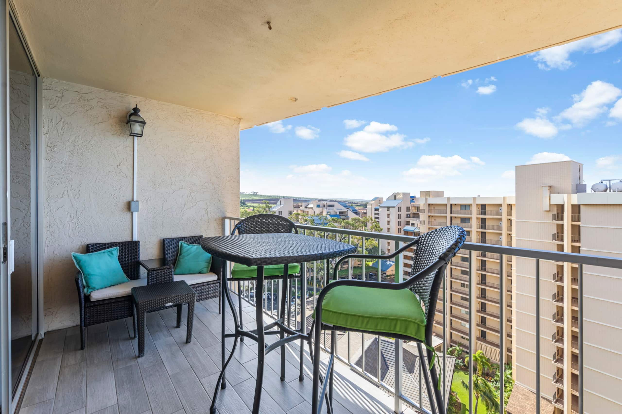 Condo in Lahaina · ★4.92 · Studio · 1 bath - Image 9