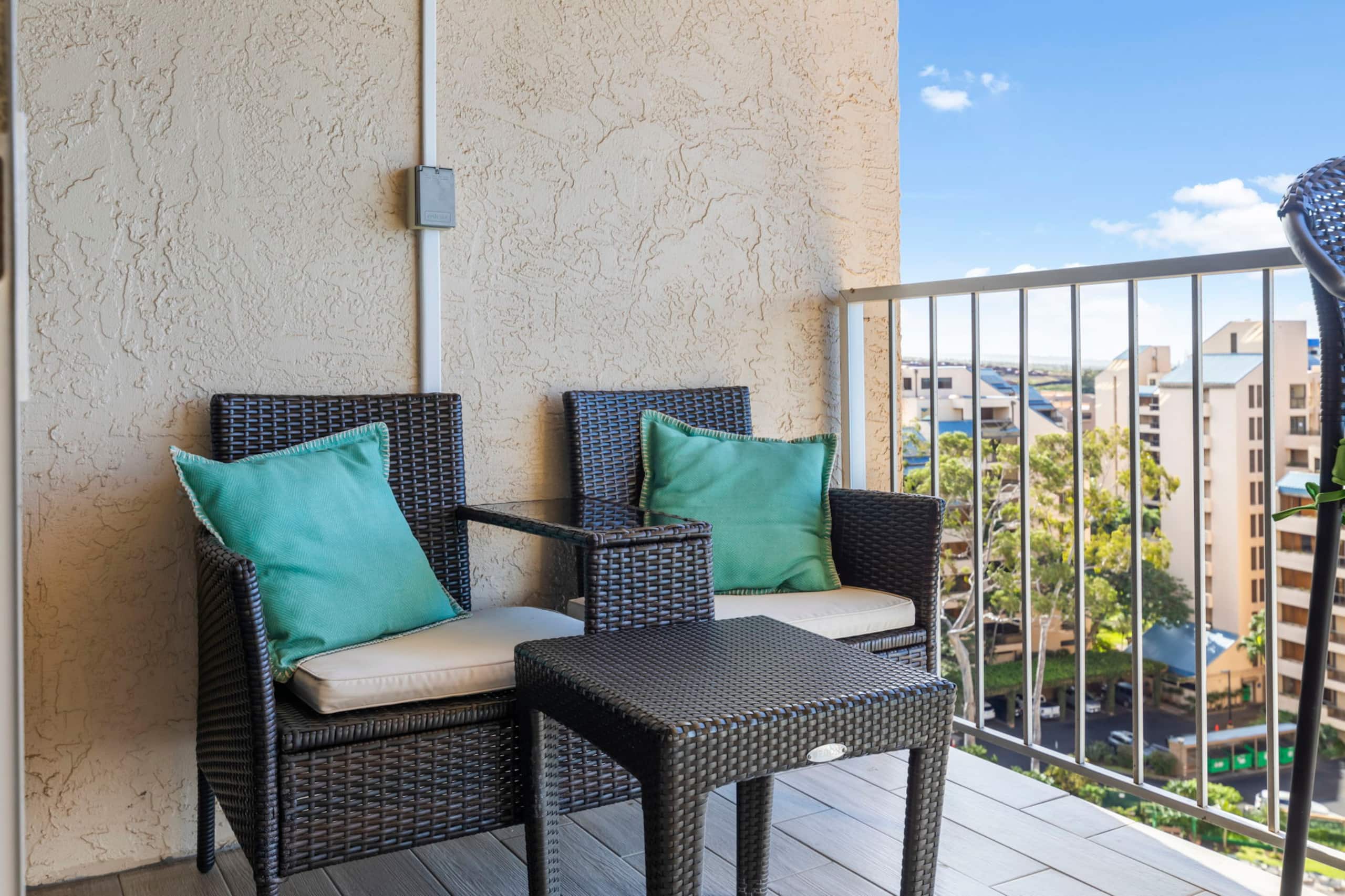 Condo in Lahaina · ★4.92 · Studio · 1 bath - Image 8