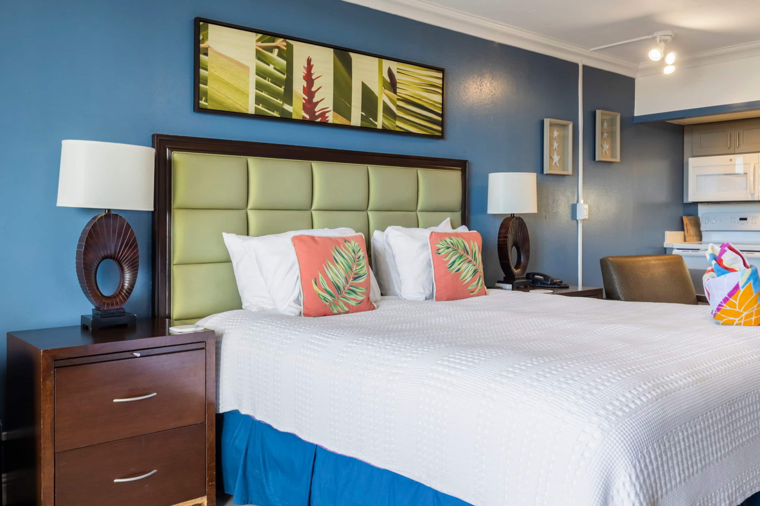 Condo in Lahaina · ★4.92 · Studio · 1 bath - Image 14