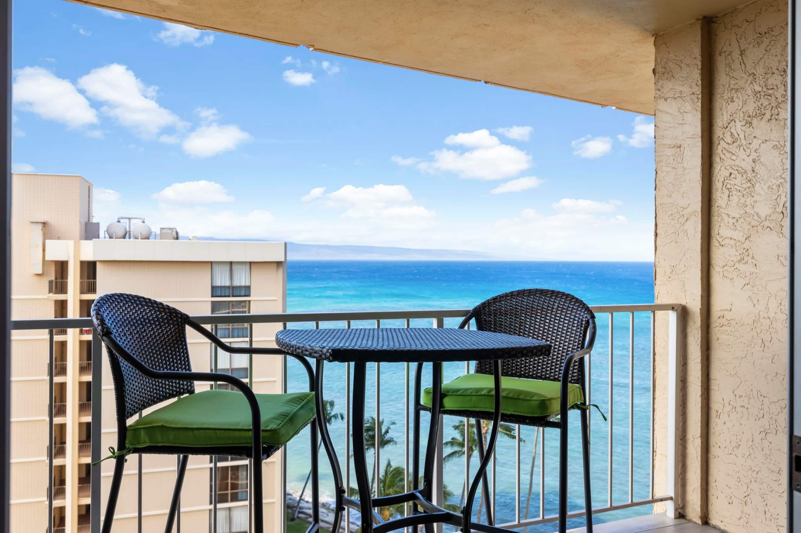 Condo in Lahaina · ★4.92 · Studio · 1 bath - Image 7