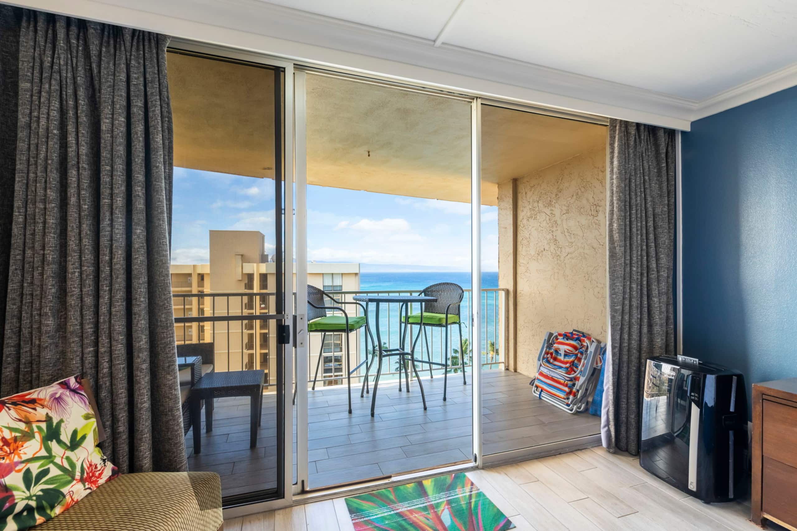 Condo in Lahaina · ★4.92 · Studio · 1 bath - Image 6