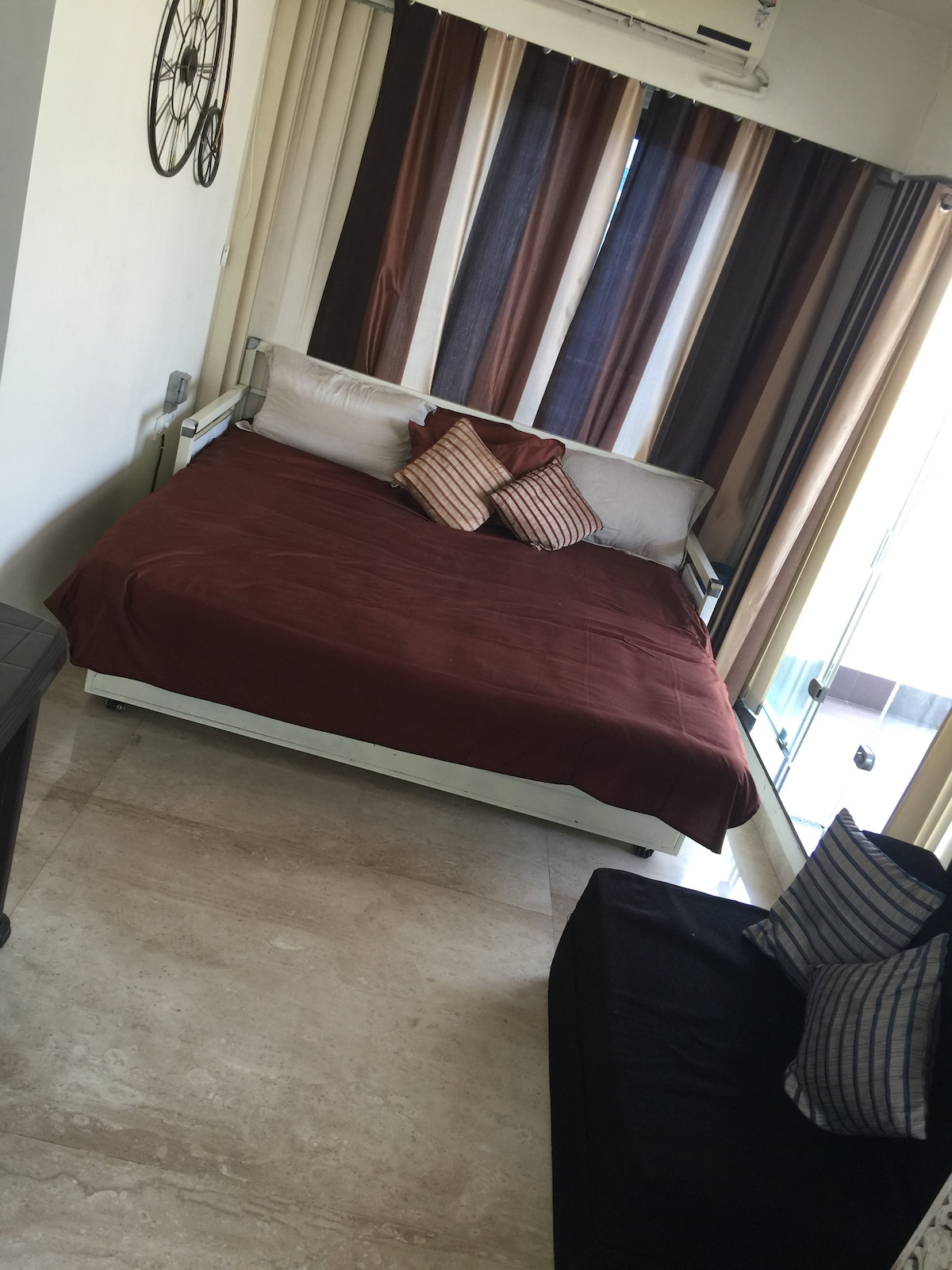 房客要求更换床位，配有沙发床和床位/额外的单人床 