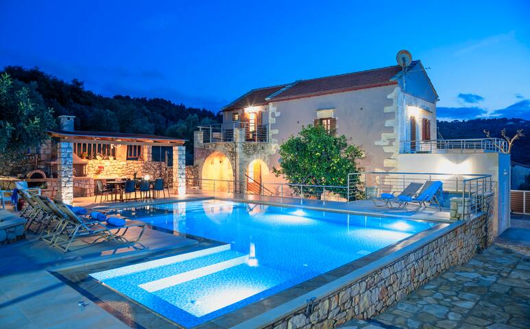 Cretan Lux Villa Heated Pool