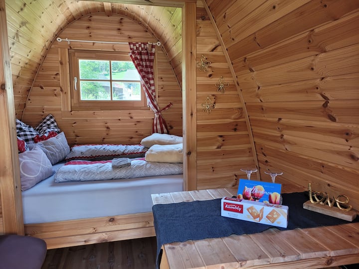 Interior: la construcción de madera de las cápsulas Fichtel crea un ambiente de habitación único para sentirse cómodo