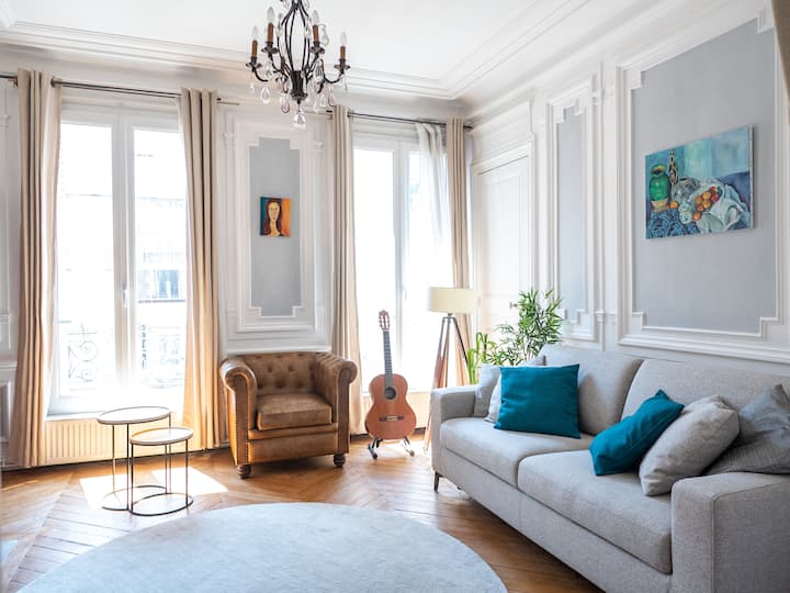 沙发床2个地方，全新（ 2023年4月）和优质140 x 190厘米  
Un matelas au sol en option
 
全新高品质折叠沙发（ 2023年4月购买） 140 x 190厘米。 
地板上的额外床垫- （按需）