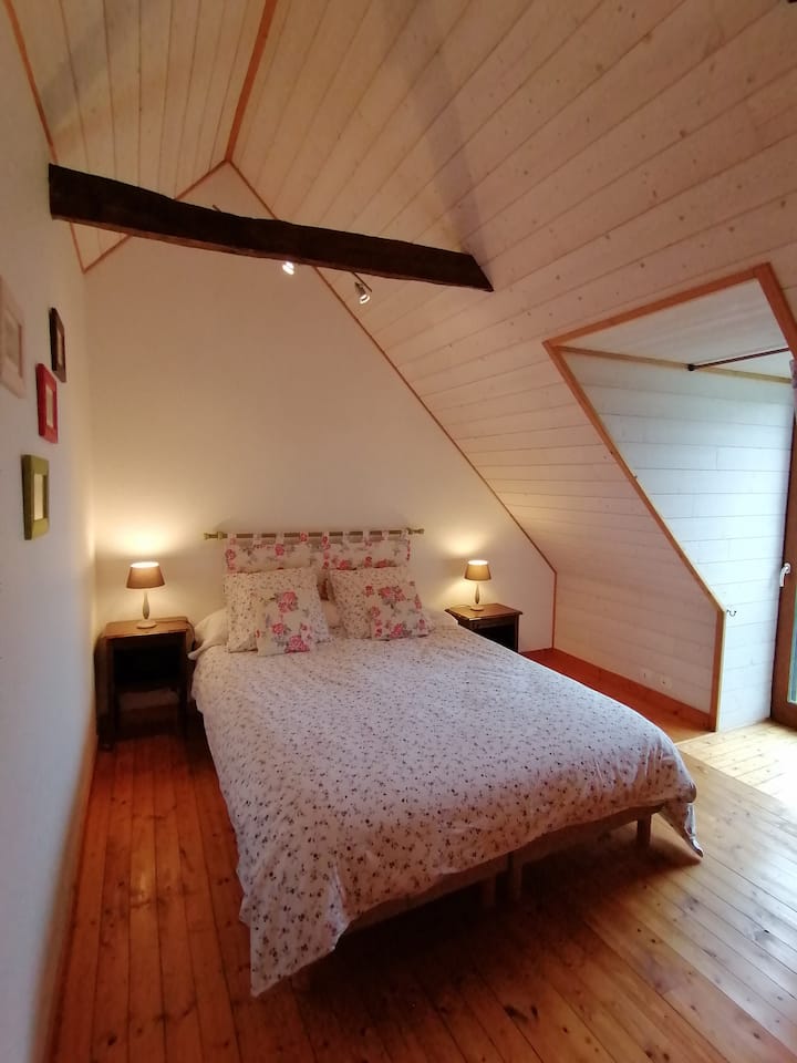 Roditeljska soba
Bračni krevet (160x200
)