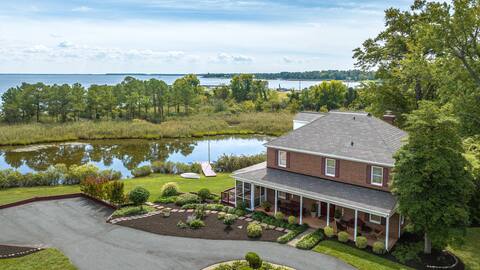 Love Point Idyll - 240' Private Beachfront