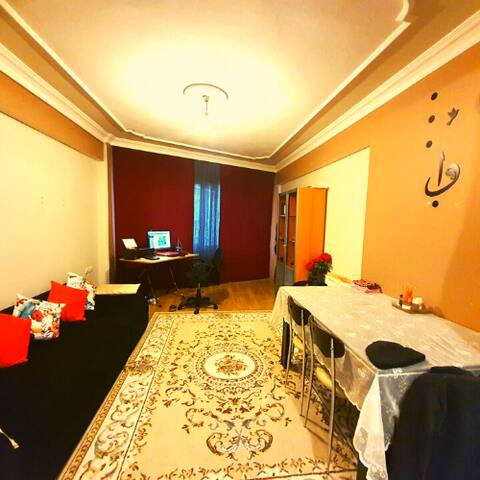 single bed in  room