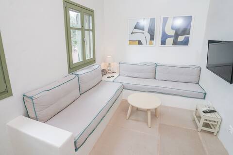 Top performing Airbnb: Sea You Soon - Chrani seaside cottage by the beach in Δήμος Μεσσήνης