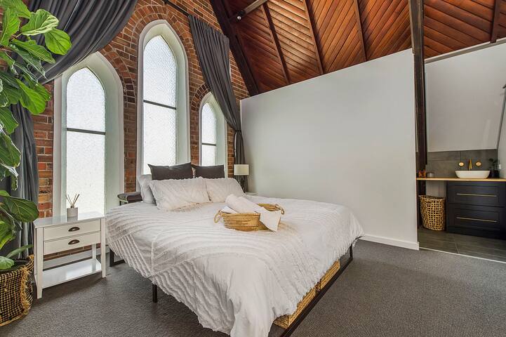 Barney Church House Insta @barneychurchhouse gallery image 5