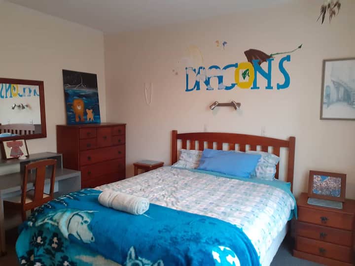 Kings Court Dragons Master Bedroom Houses for Rent in Lower Hutt