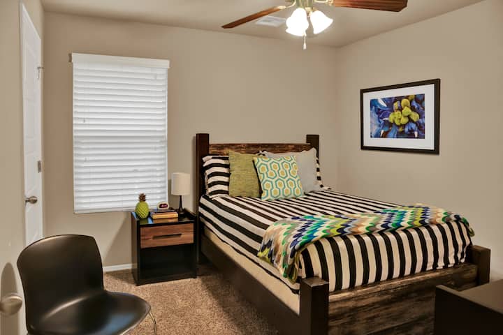 Kitanda cha kawaida, godoro jipya