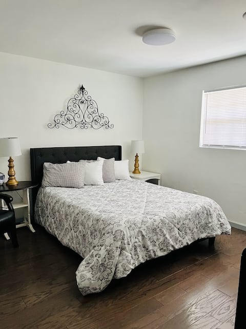 Central Location. Pet Friendly. Private Driveway