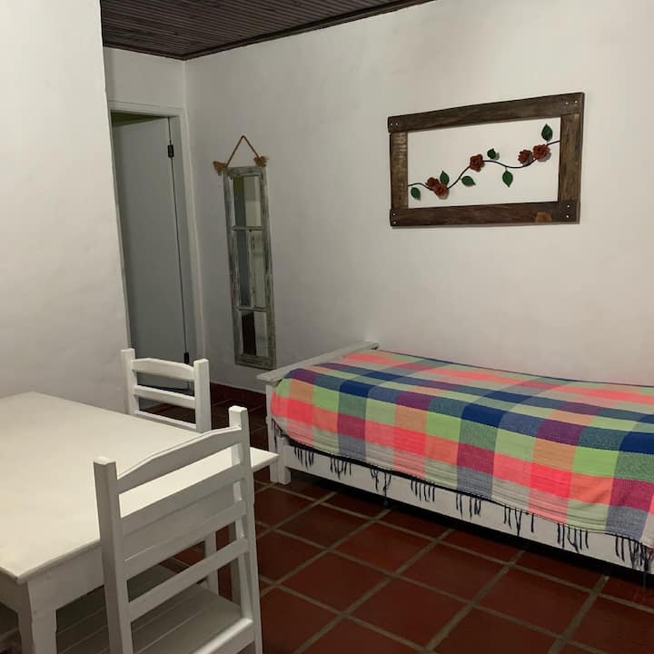 Шале́ 3, разтегателен диван във всекидневната, комбиниран с кухнята