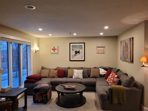 Popular Airbnb listing: Stratton - Ober Tal - True Ski ON and Ski OFF in Stratton Mountain