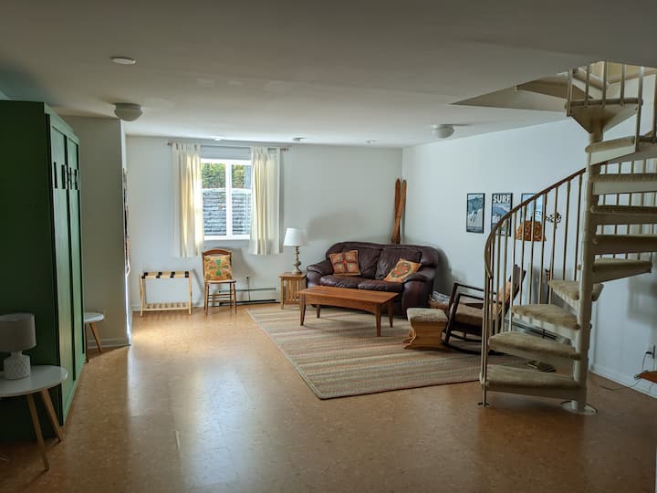 2 Story Apartment - Country Feel, City Convenience - Houghton, MI