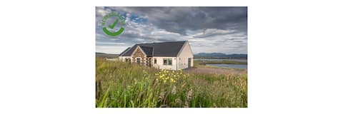 Luxury Cottage with Sauna, Hot Tub and Sea Views
