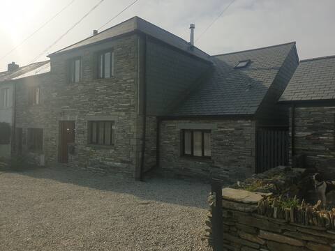 Treveusik - Cornish Farm House sleeps 10