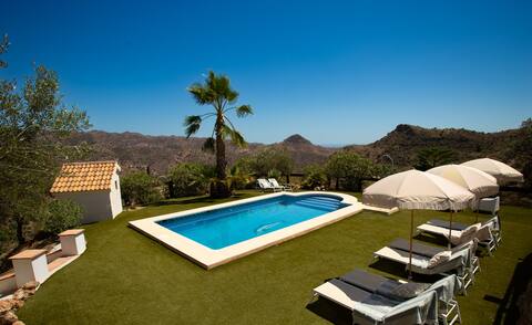 Villa with stunning mountain view near Málaga