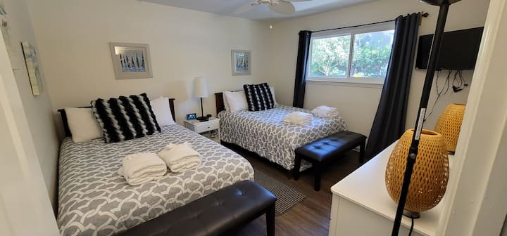Guest bedroom #2 - Double beds (2) with a 32" television. 