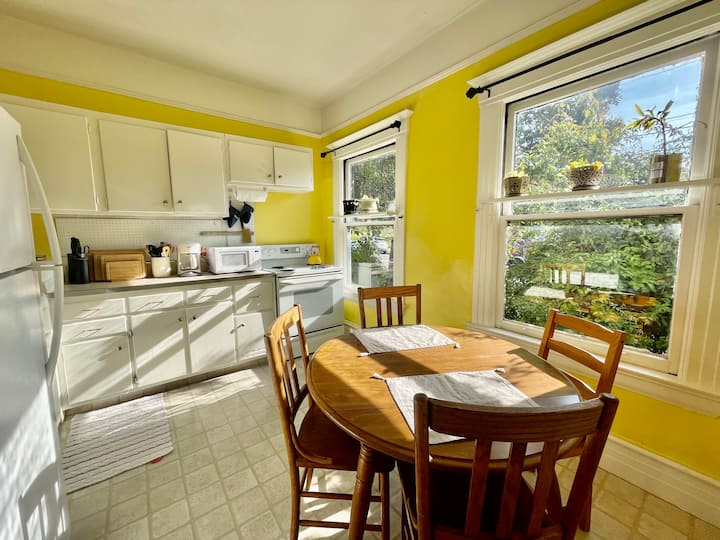 Light Filled Apartment Near Uc Berkeley - Emeryville, CA
