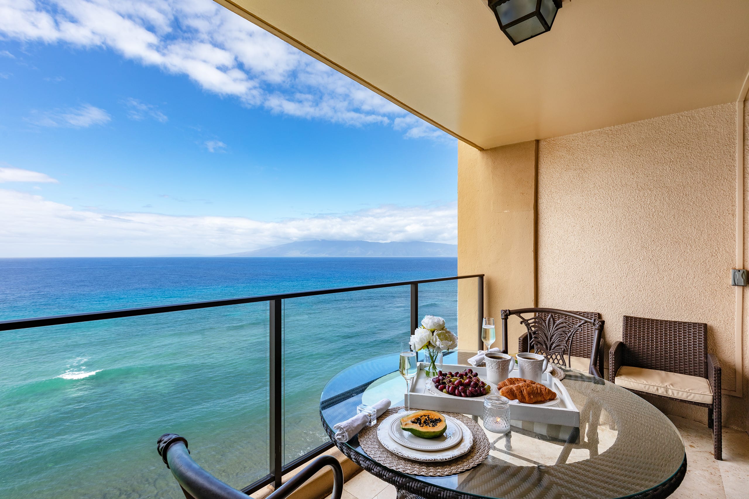 Condo in Lahaina · ★4.94 · 1 bedroom · 2 beds · 2 baths - Image 16