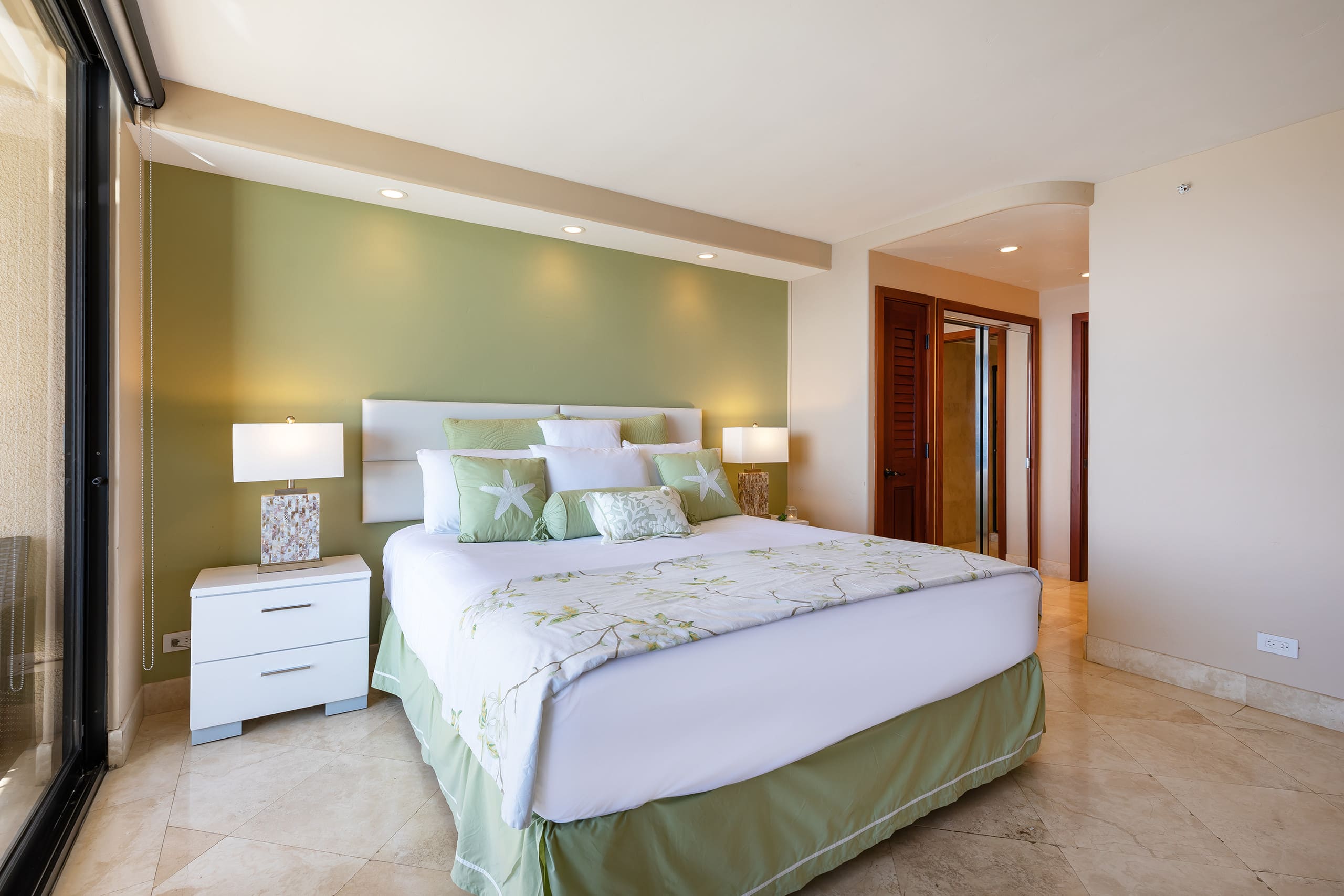 Condo in Lahaina · ★4.94 · 1 bedroom · 2 beds · 2 baths - Image 12