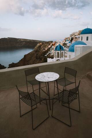 The Blue Domes Cave House by Spitia Santorini gallery image 3