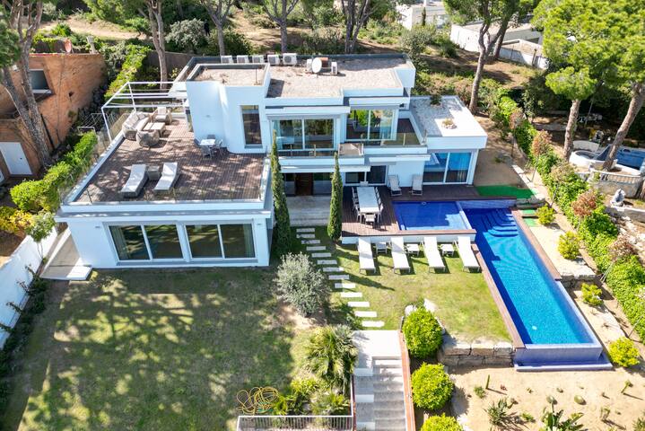 ★ CoastalVillas – Villa La Calma ★ beach luxury gallery image 5