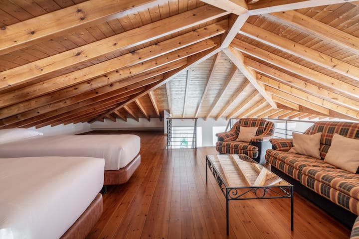 Tussenverdieping - open slaapkamer 6 (kingsize of 2 eenpersoonsbedden)