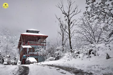 Spacious 5 bedroom cottage with rooftop, Jibhi