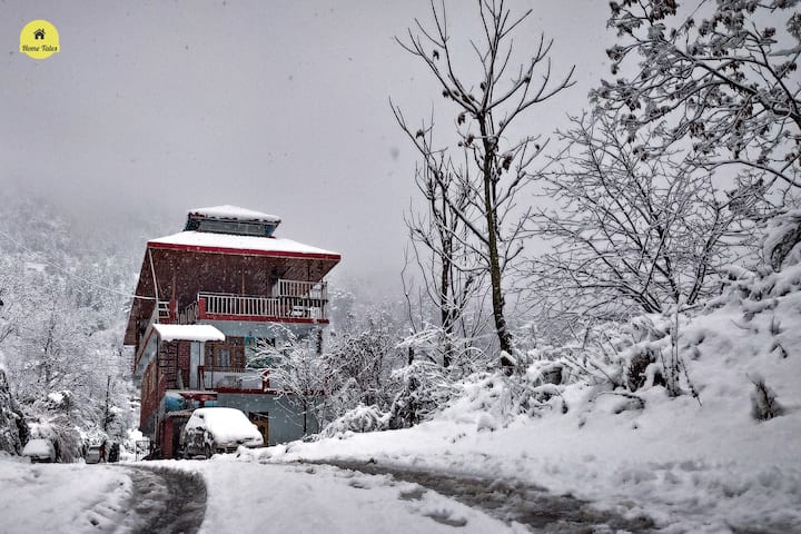 Spacious 5 bedroom cottage with rooftop, Jibhi