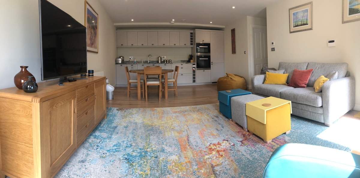 Top performing Airbnb: Boutique private apartment convenient for city in Charlcombe