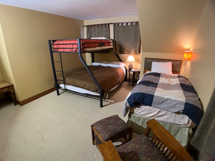 Спалня №6(Hoots Way)