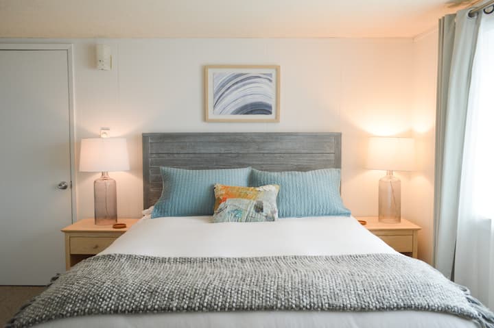 غرفة النوم رقم2
سرير بحجم كوين. يقع في الطابق العلوي مع غرفة النوم رقم1.