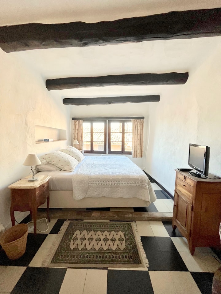 تفاصيل غرفة النوم الرئيسية