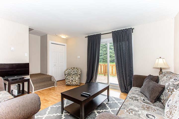 Quiet, Remodelled, Central Townhouse - Kitimat